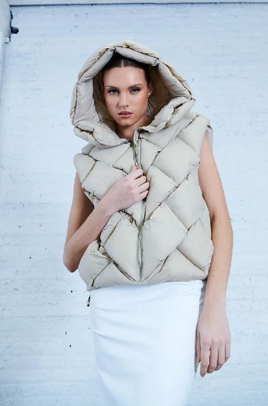 PADDINGTON WEAVE PUFFER VEST IN TAN