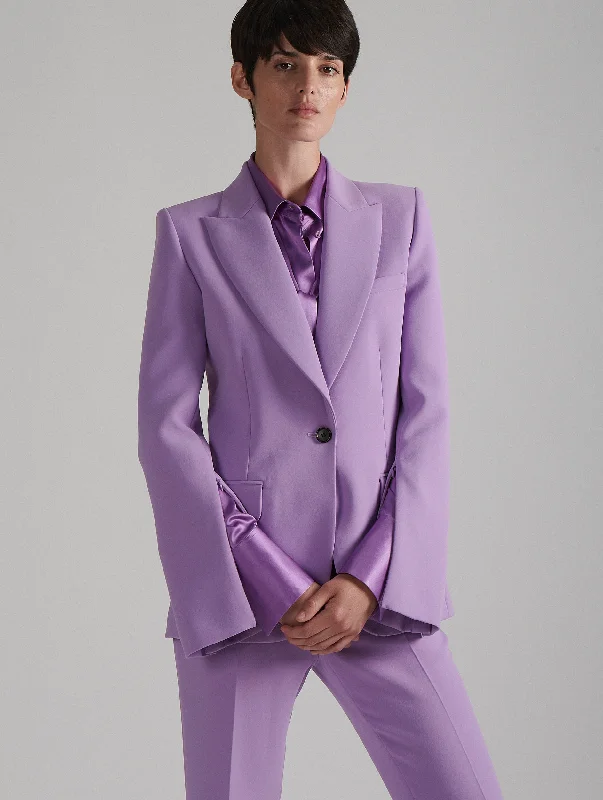 Veste de costume cintrée en crêpe lilas